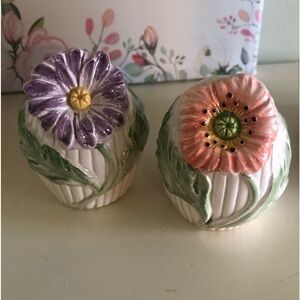 April Flowers Salt & Pepper Shaker Set 
Fitz & Floyd